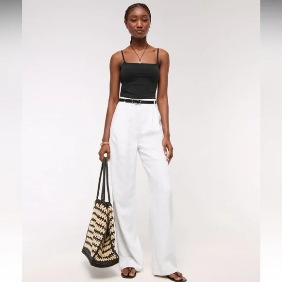 Abercrombie & Fitch - Picture 1 of 6